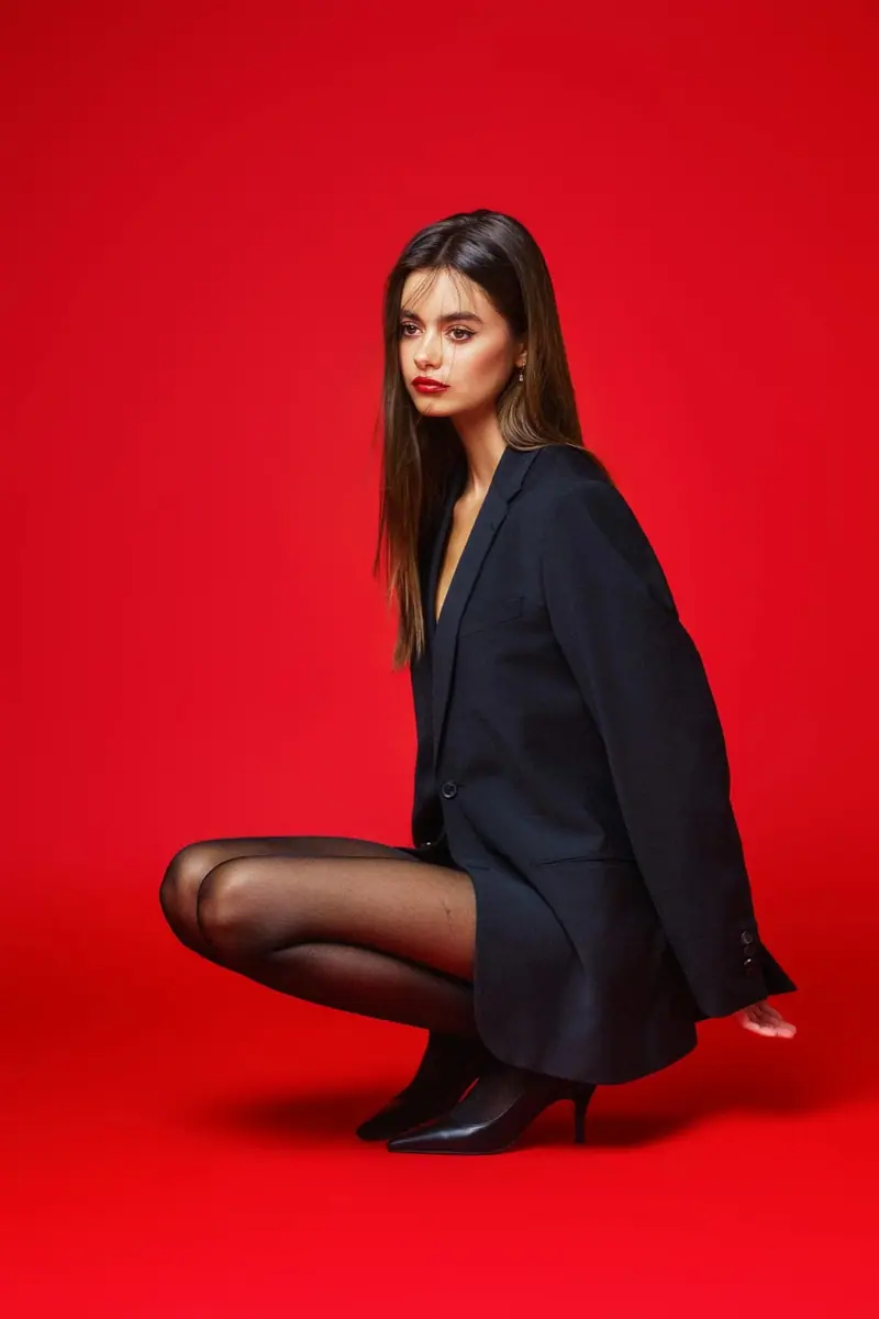 Cate, Studio editorial in three colors